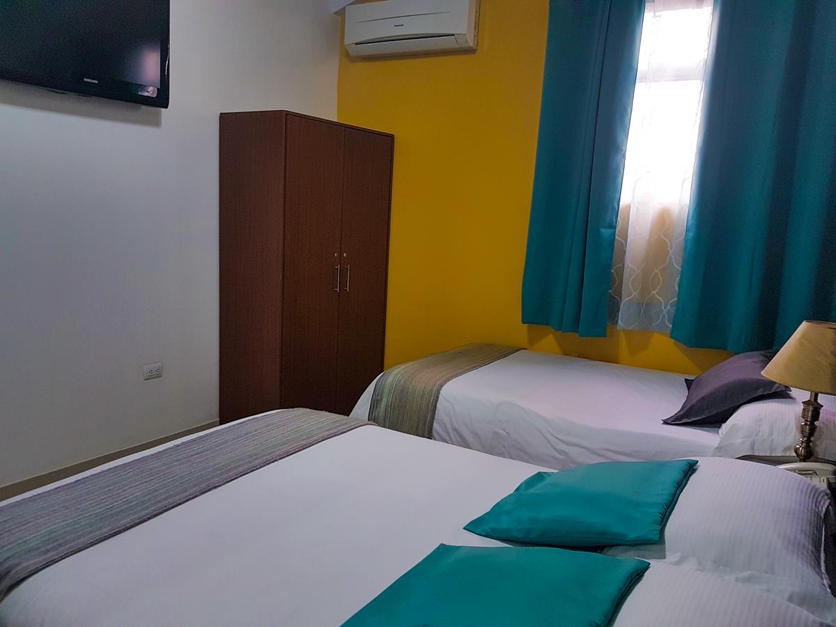 Hostal Blue Pacific Manta Extérieur photo