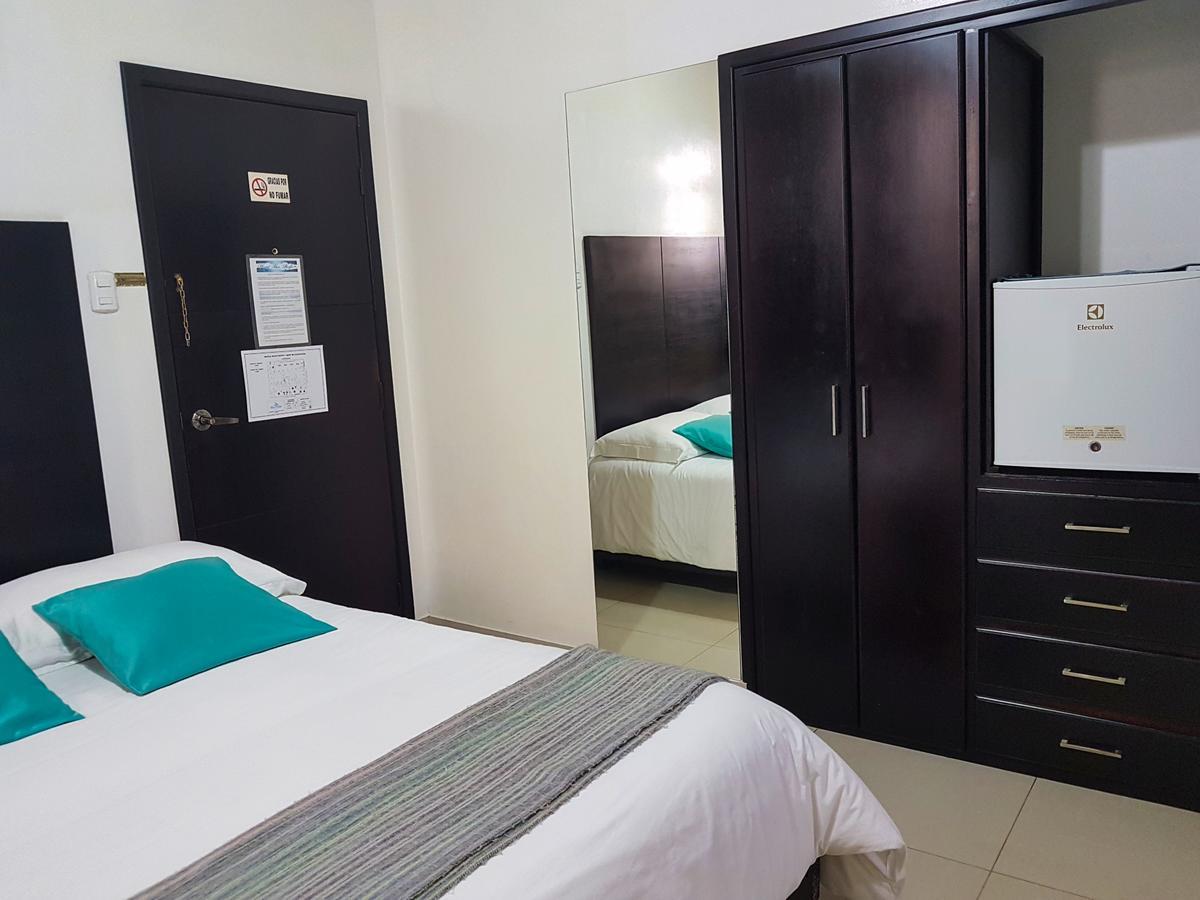 Hostal Blue Pacific Manta Extérieur photo